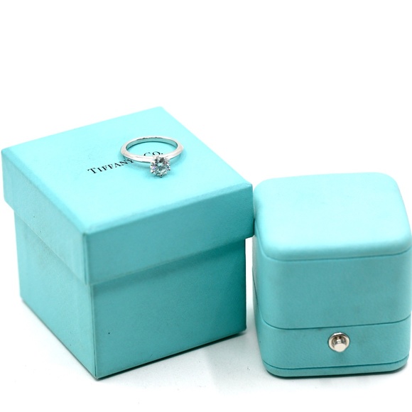 Tiffany & CO. Knife Edge 0.91 Carat Ring - Picture 7 of 16